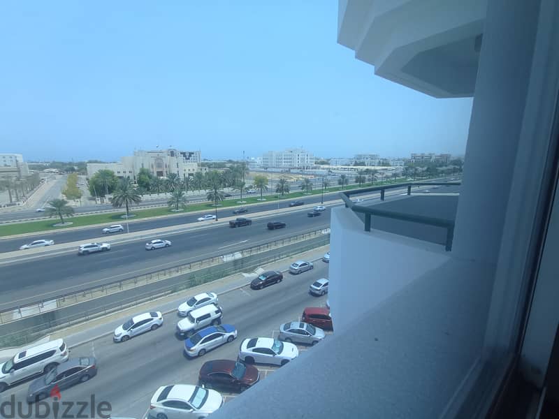 يوجد لدينا شقق للايجار بالخوير والعذيبةWe have flats for rent 0