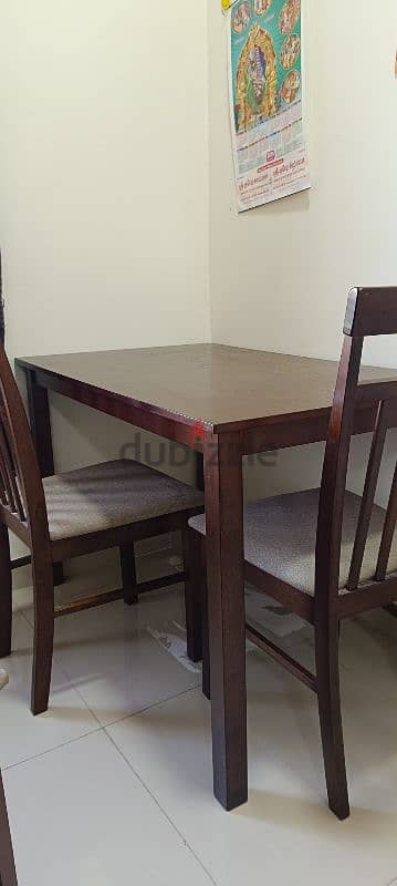 4 seater dinning table 1