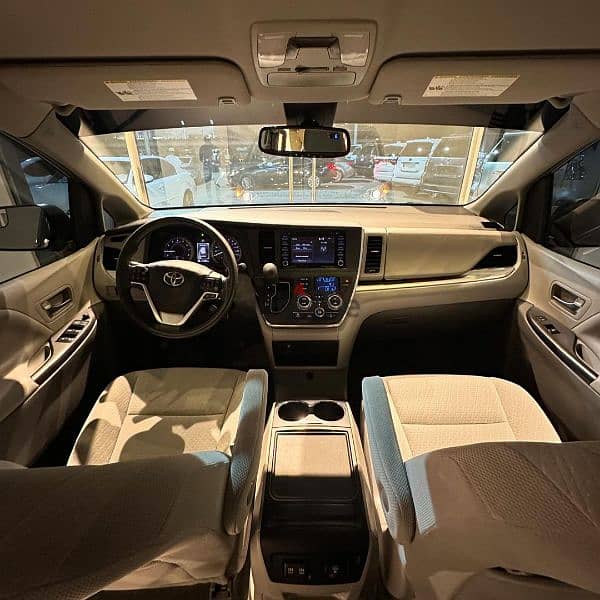 Toyota Sienna 2018 11