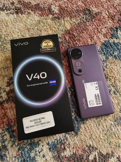 Vivo v40 256gb 12+12gb almost new condition