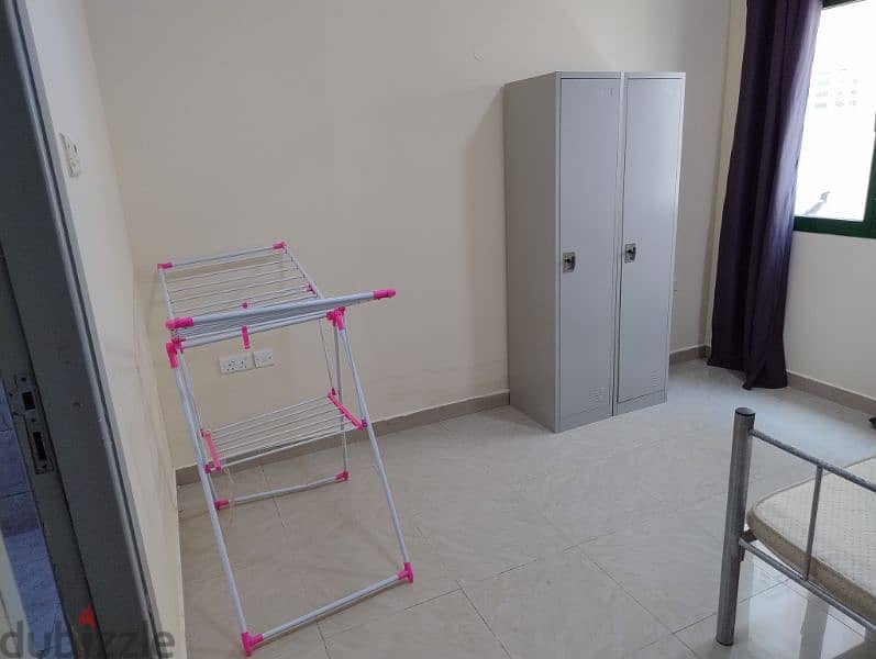 furnished rooms available for an executive male bachelors in ghubrah 1