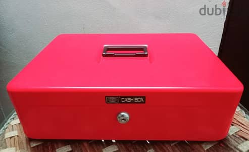 Metal Cash Box with Lock.