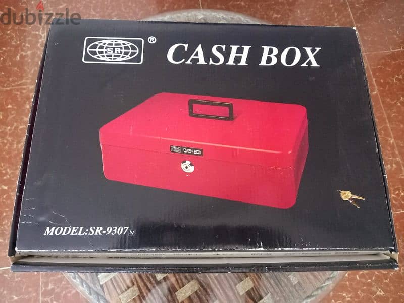 Metal Cash Box with Lock. 4