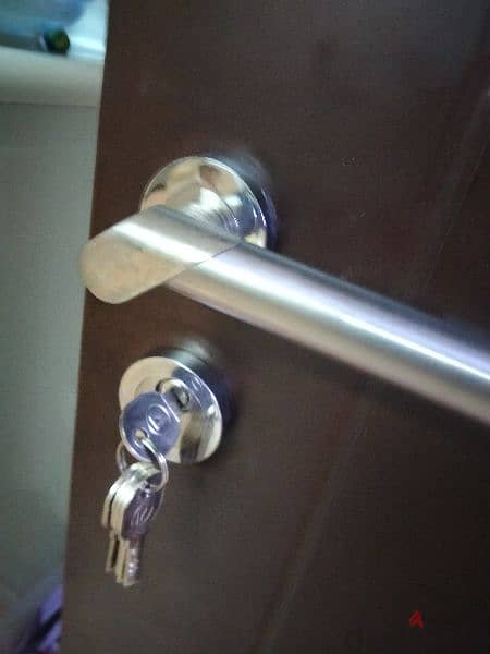 glass and wood door lock work 0