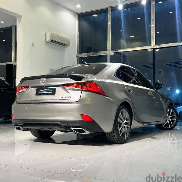 Lexus IS 300 2018 4