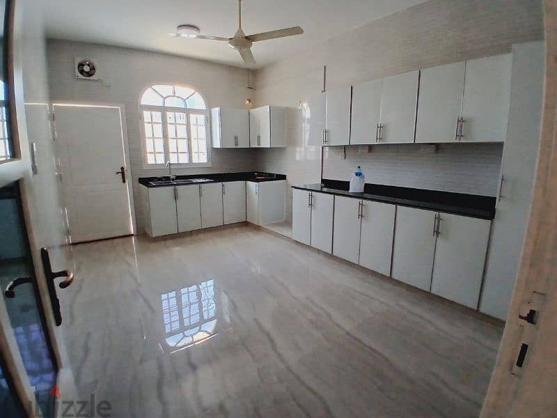 Aziba 5 bedrooms villa for rent 16