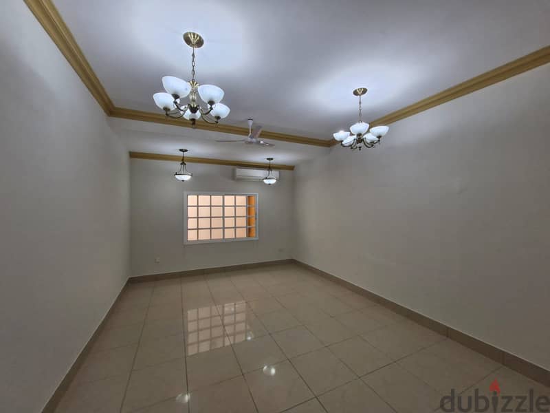 5 BR Well Maintained Villa in Qurum Close to the Beach 2