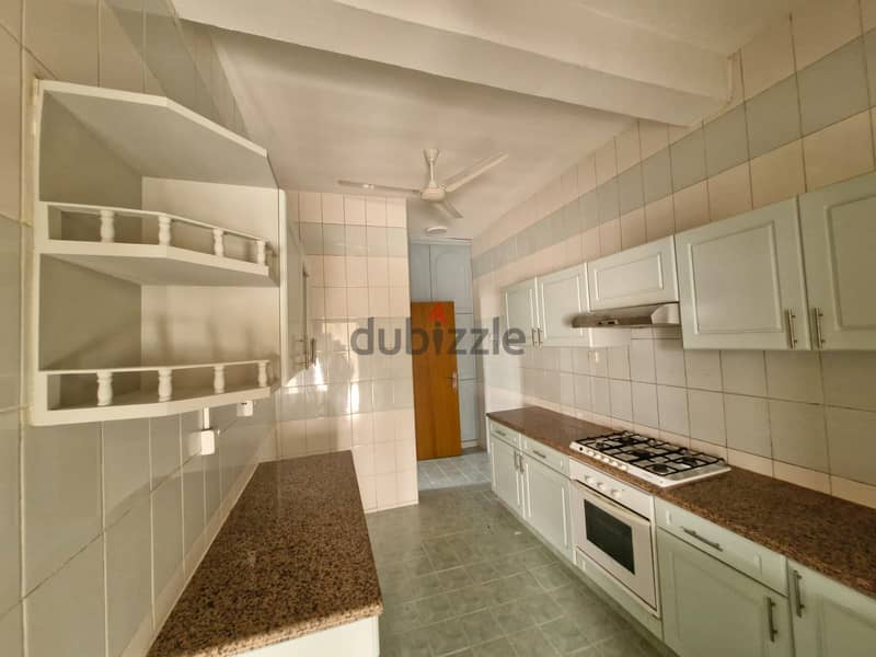 5 BR Well Maintained Villa in Qurum Close to the Beach 3