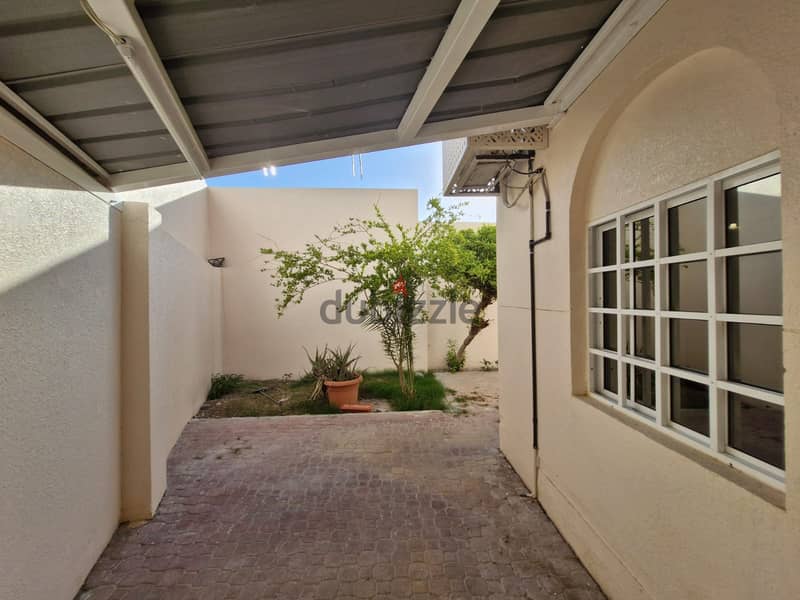 5 BR Well Maintained Villa in Qurum Close to the Beach 4