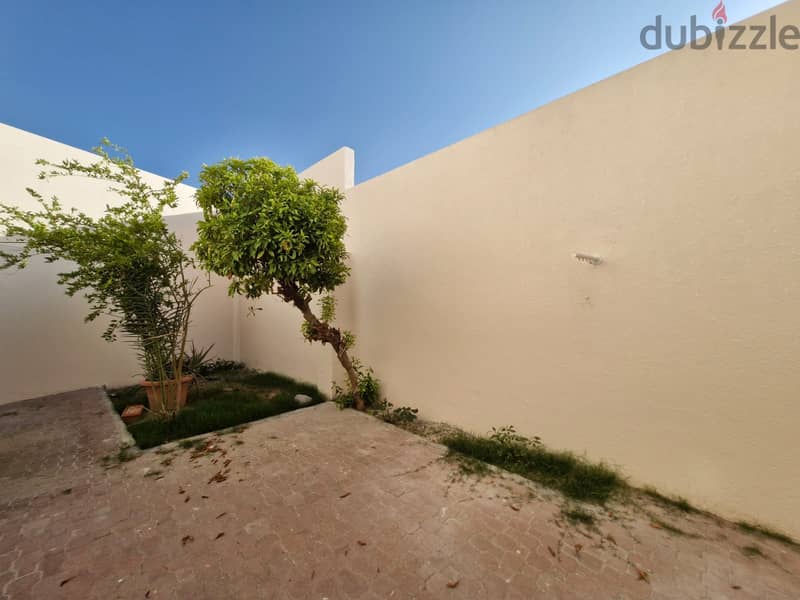 5 BR Well Maintained Villa in Qurum Close to the Beach 5