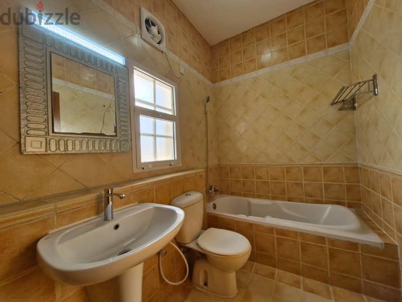 5 BR Well Maintained Villa in Qurum Close to the Beach 10