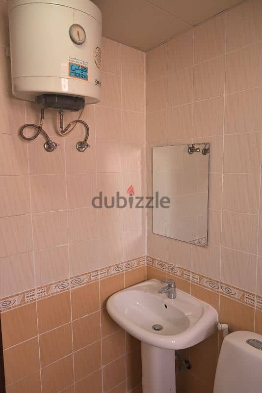 3 bed rooms flat in gubrah near hotel al maha 230 ro 8