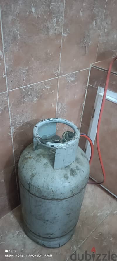 Gas cylinder and stove