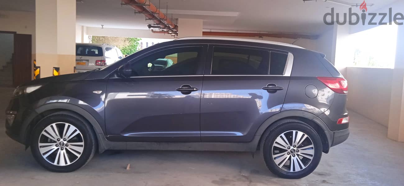 Kia Sportage 2015 Dark Grey, 106,000 Km, with a full Panoramic View 6