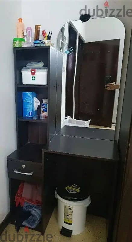 Dressing table, collect from Darsait 0