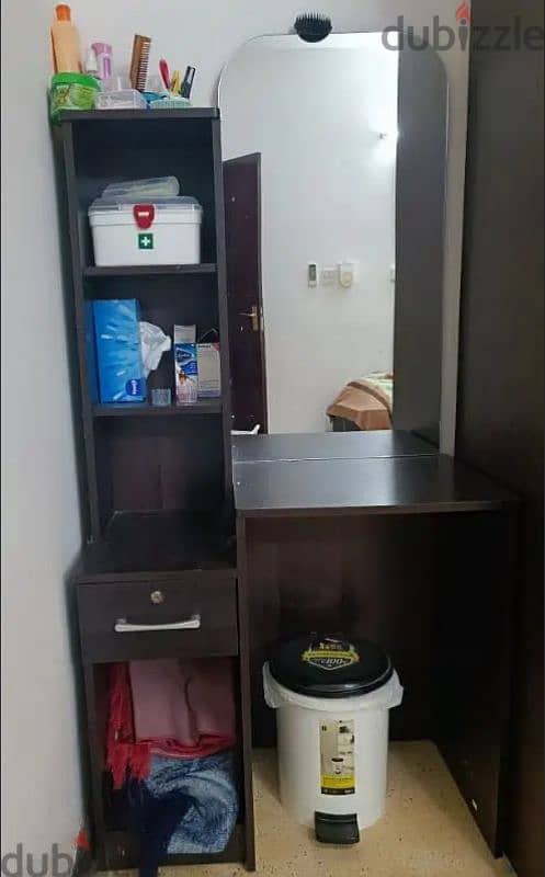 Dressing table, collect from Darsait 2