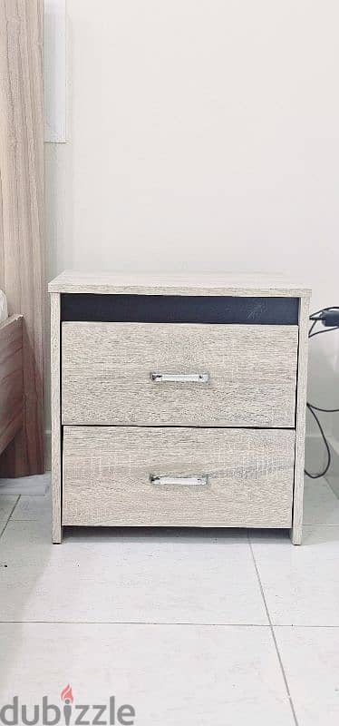 Selling bedroom set for 120/- omr  guobra south 1