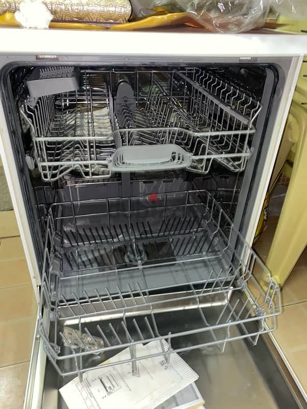 BOSCH DISHWASHER NEVER USED BEFORE LIKE BRAND NEW 2