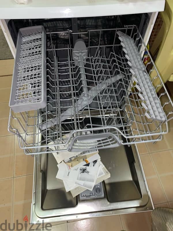 BOSCH DISHWASHER NEVER USED BEFORE LIKE BRAND NEW 4