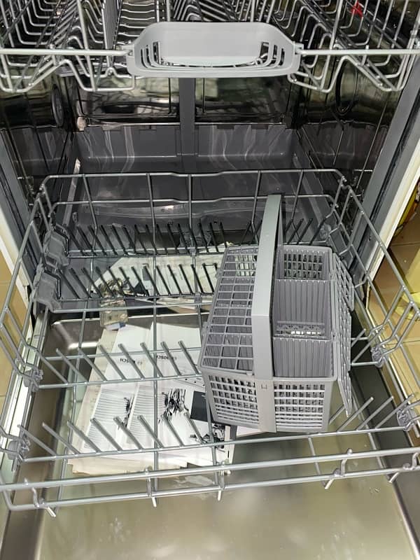 BOSCH DISHWASHER NEVER USED BEFORE LIKE BRAND NEW 7