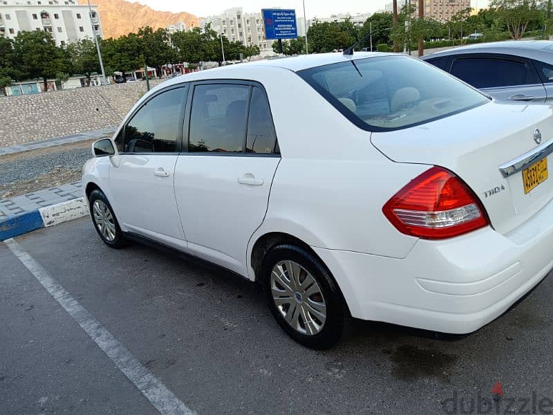 Nissan Tiida 2011 3