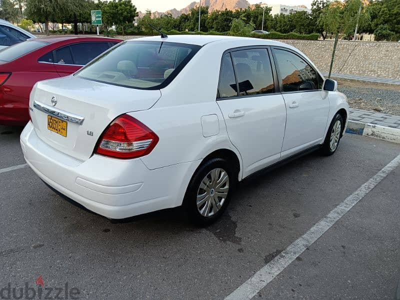 Nissan Tiida 2011 4