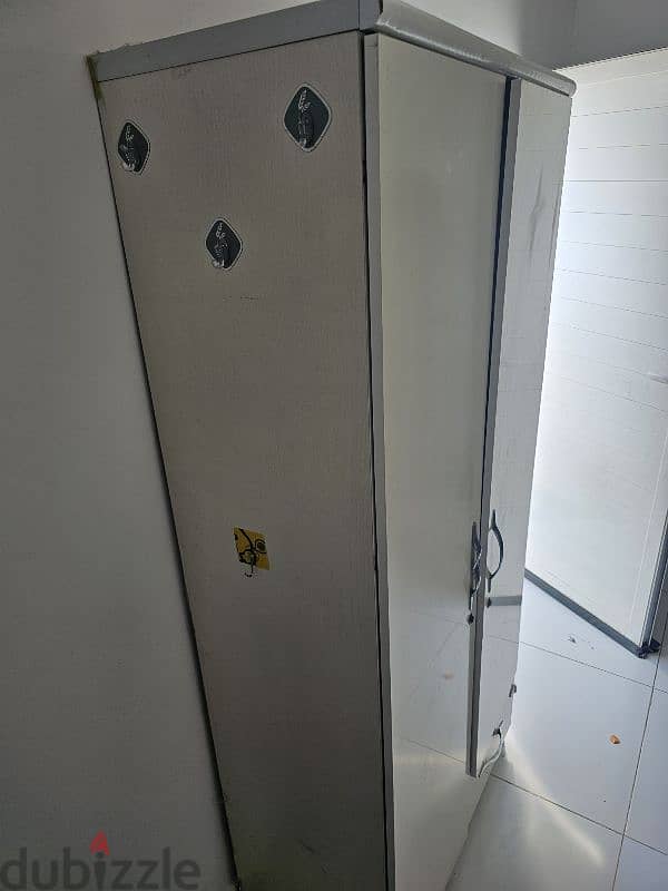 2 door white wardrobe/ cupboard 4