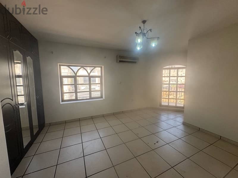 Nice villa from twin 3 bhk for rent in khuwair 33 1