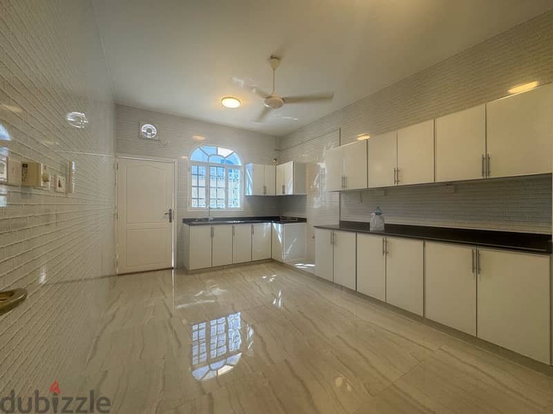 Very nice villa from twin 5 bhkfor rent in azaiba near soltan center 9