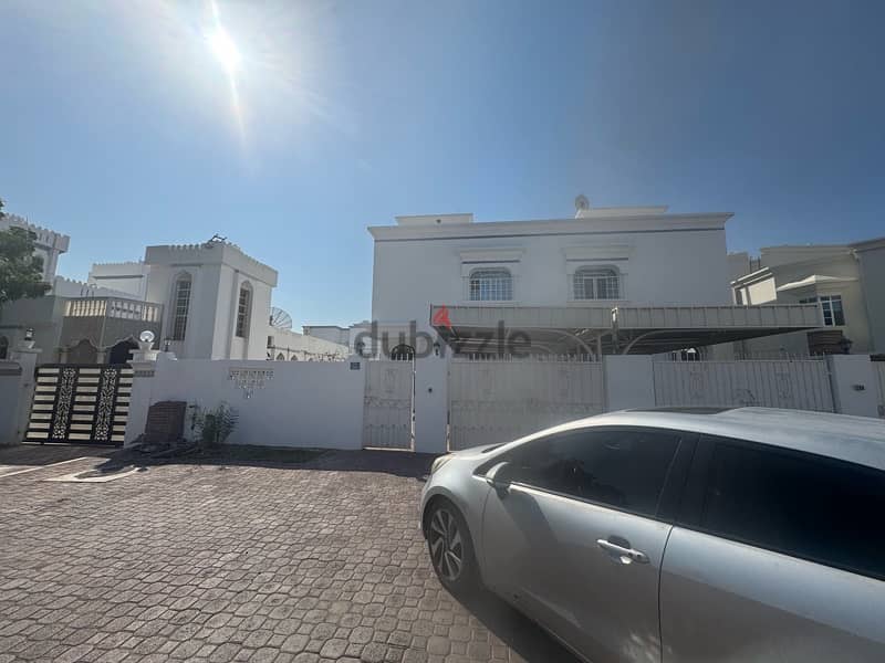 Very nice villa from twin 5 bhkfor rent in azaiba near soltan center 15