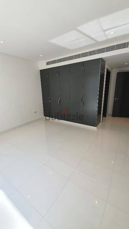 Amazing 2 bedroom apartment in Al muaj with sea view. 4