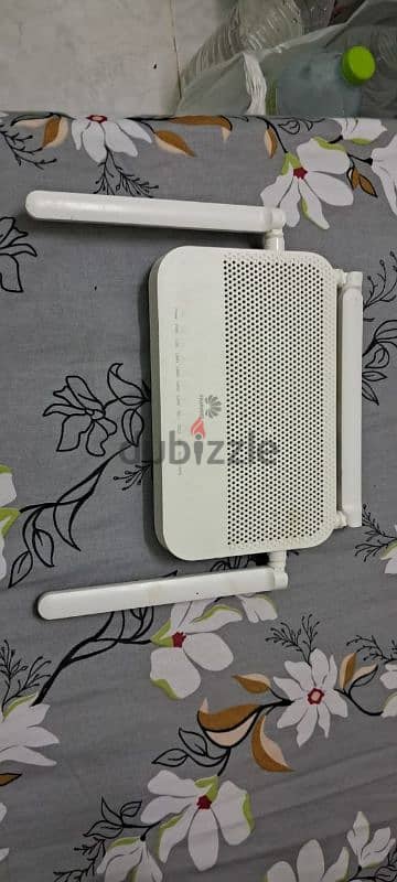 WI-FI ROUTER For SALE (Huawei) 1