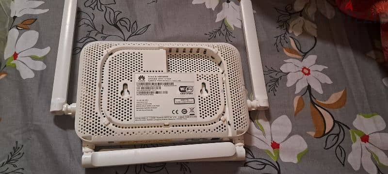 WI-FI ROUTER For SALE (Huawei) 2