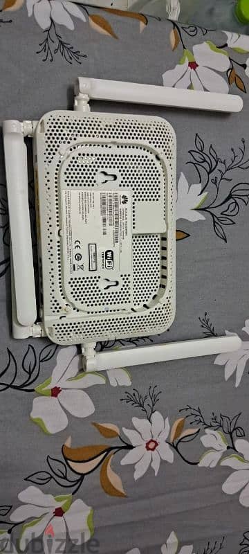 WI-FI ROUTER For SALE (Huawei) 3