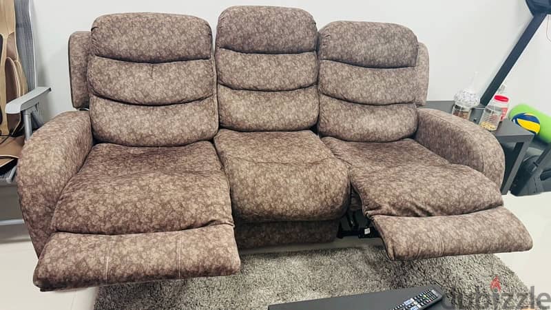 3 seater Recliner sofa as good as new 1