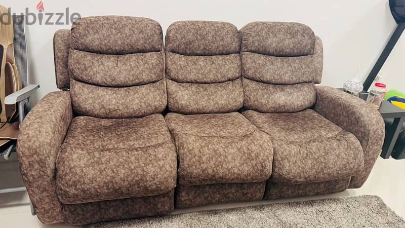 3 seater Recliner sofa as good as new 3