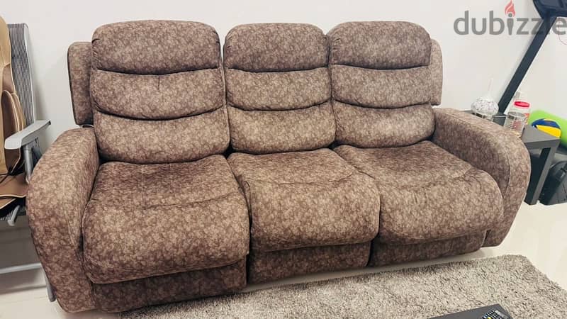 3 seater Recliner sofa as good as new 4