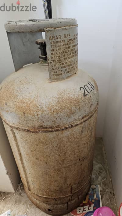 Gas cylinder with half gas