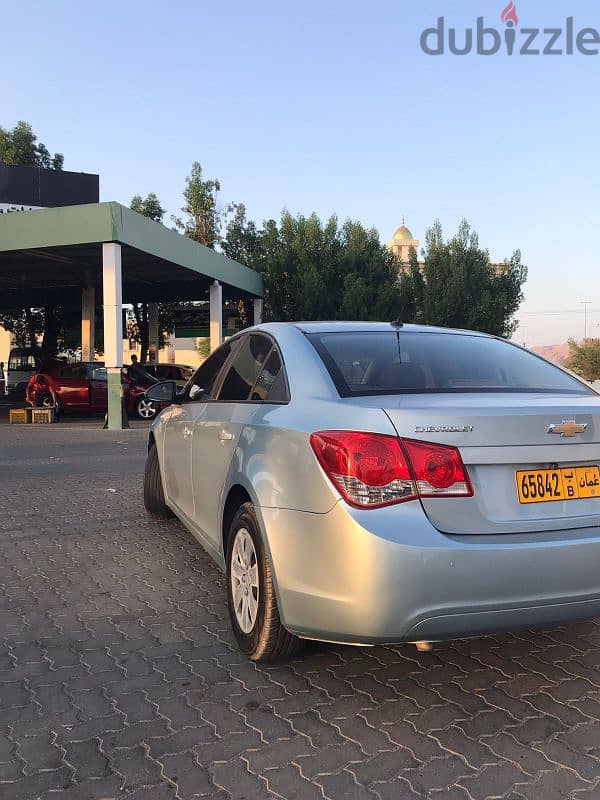 Chevrolet Cruze for contact 79286186 and the other number is 94900327 2