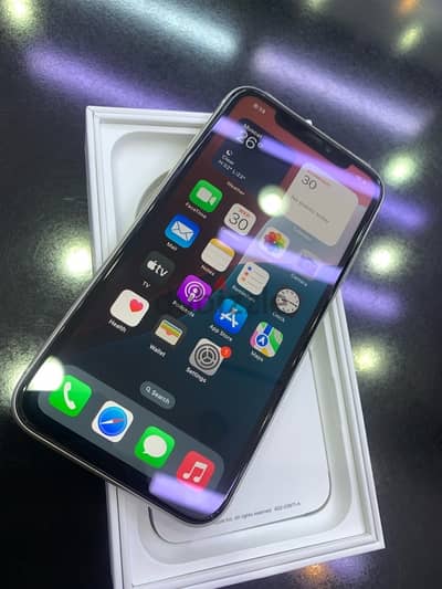 Iphone 11  Only month used battery 100 with box