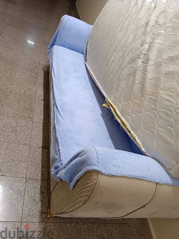 urgent sale bed and sofa 0