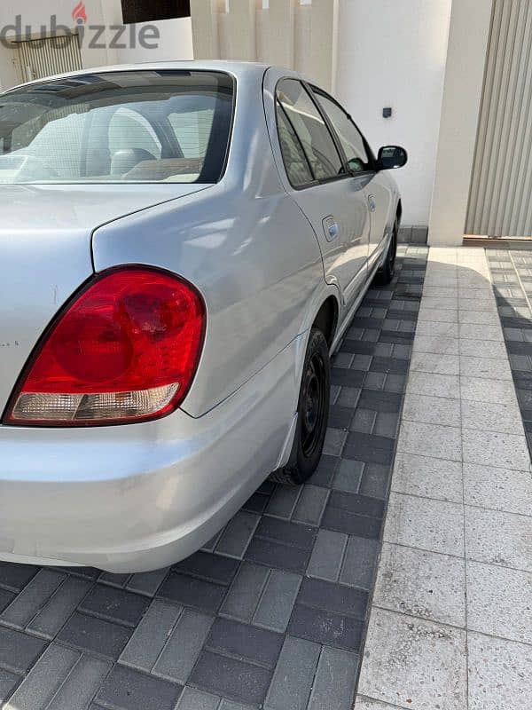 Nissan Sunny 2010 3