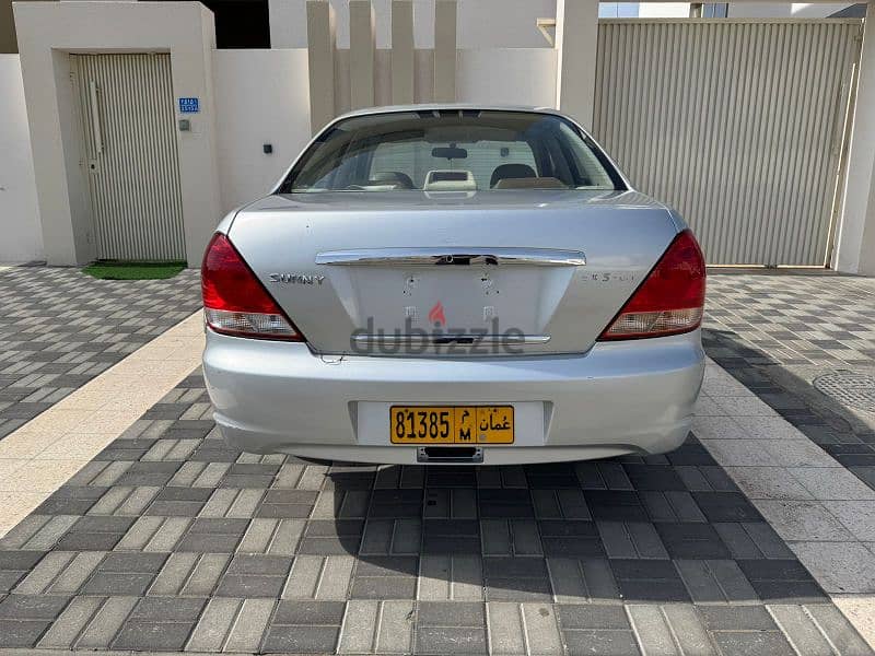 Nissan Sunny 2010 4