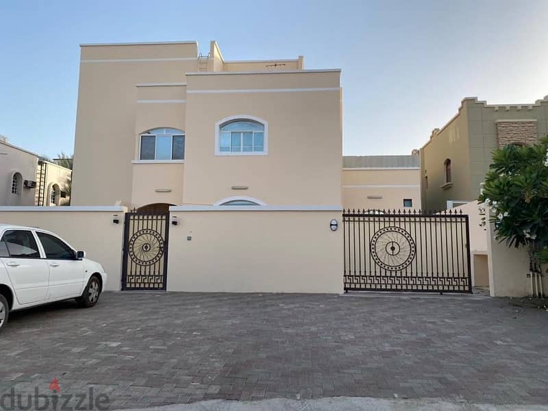 house for rent in mawalaih / للإيجار بيت في الموالح 0