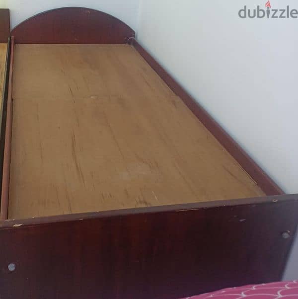 Used Single bed available 1