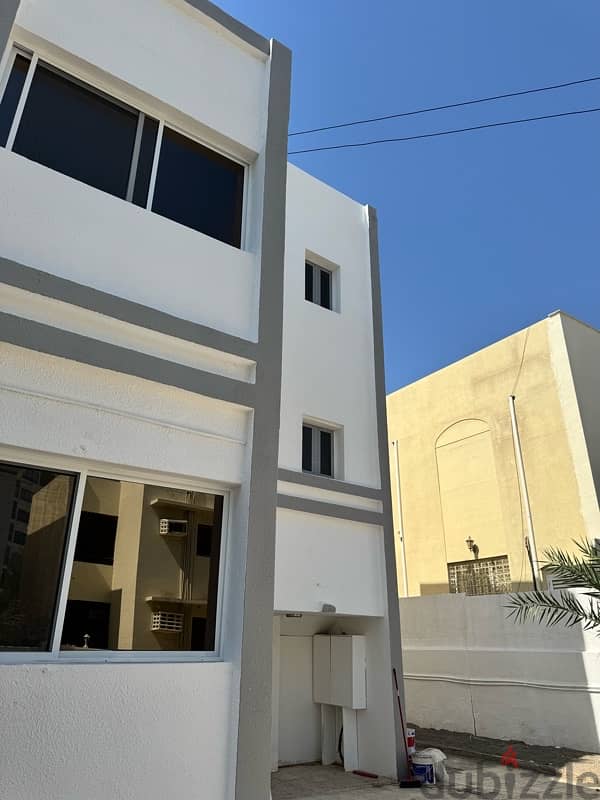 Stunning Newly Remodeled 3 Bedroom 3 Bathroom Flat in Mumtaz Area 0