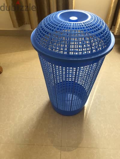 2 Washing baskets.