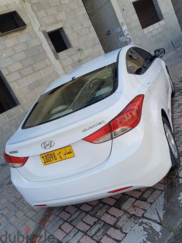 Hyundai Elantra 2012 1