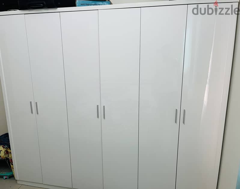 6 door wardrobe 1