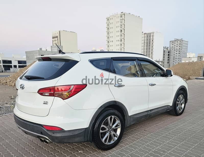 2013 Hyundai Santa Fe –7 Seater SUV (Top Model) 2